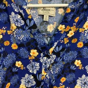Bass blouse, mostly blue, size s, roomy